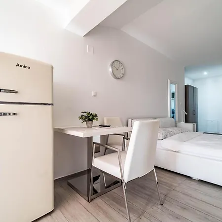 Lalic Gallery Apartamento Bibinje