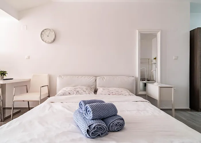 Lalic Gallery 比比涅