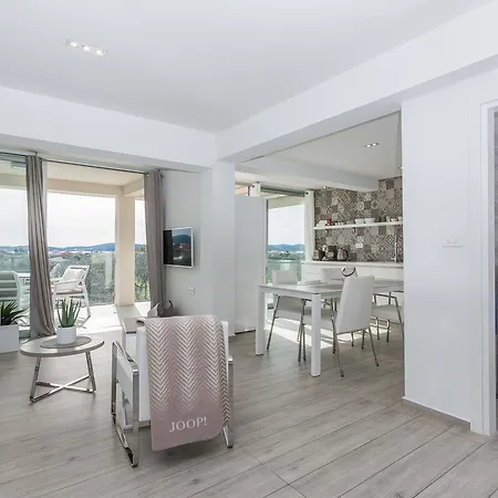 Lalic Gallery Apartament *